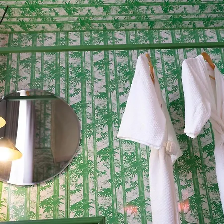 Room In Guest Room - Stay In Style - Boutique Hostel