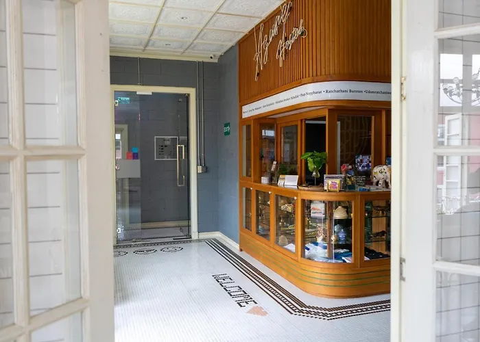 Room In Guest Room - Stay In Style - Boutique Hostel 招待所 *