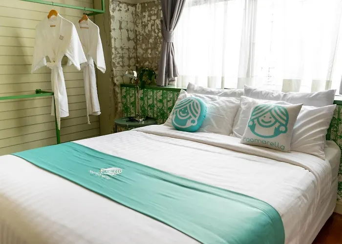 Room In Guest Room - Stay In Style - Boutique Hostel