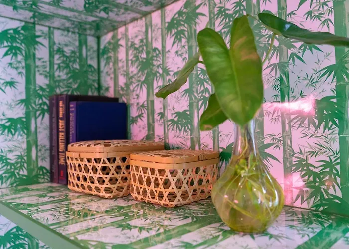 Room In Guest Room - Stay In Style - Boutique Hostel