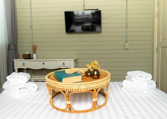Room In Guest Room - Stay In Style - Boutique Hostel *